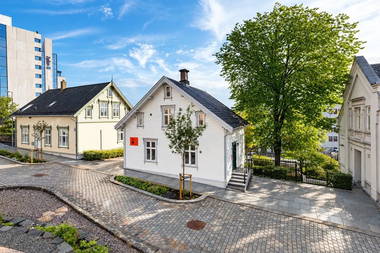 Kontorvilla blant «De tre søstre»