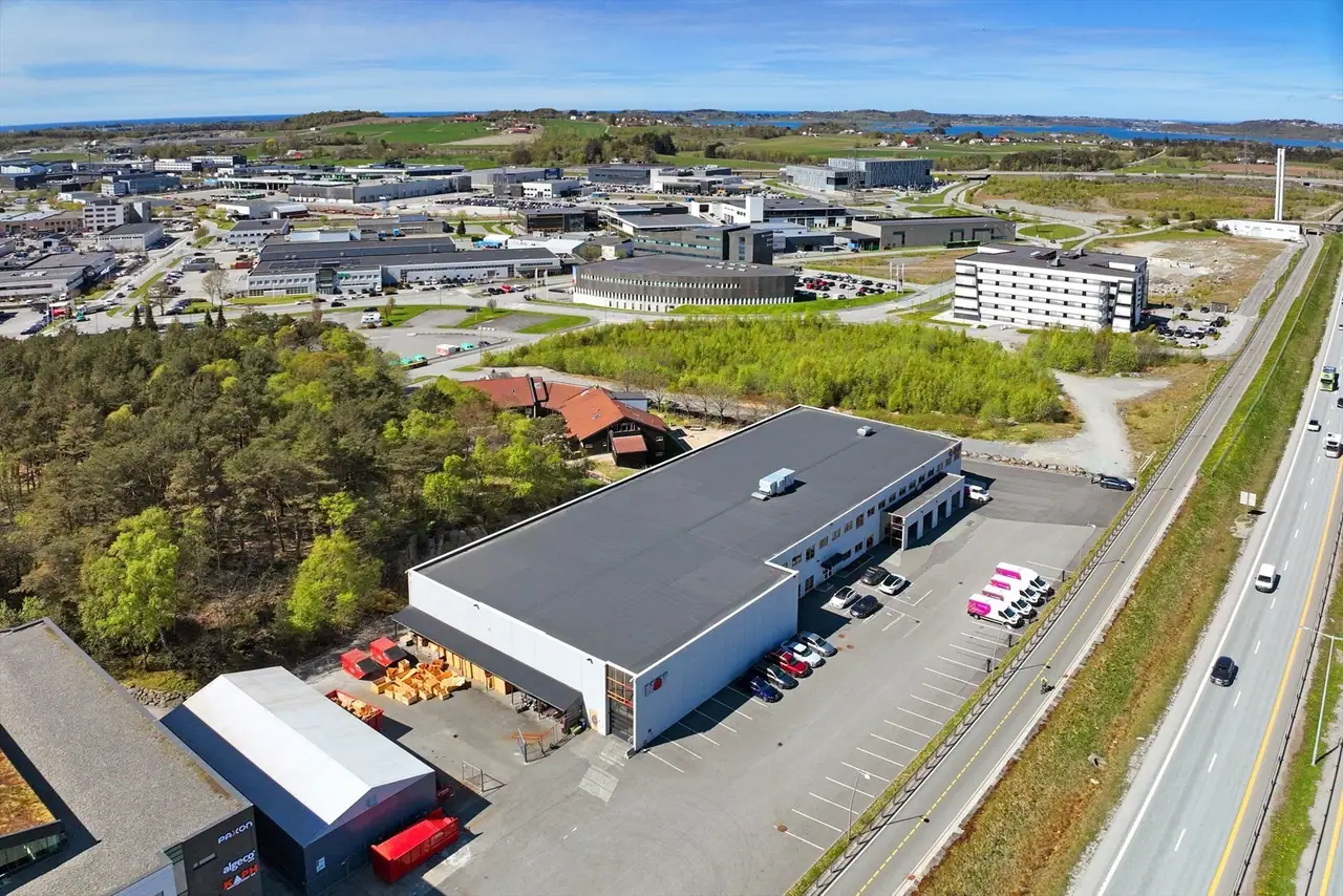 Warehouse and workshop hall at Forus